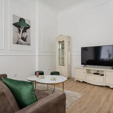 Jednosci Narodowej Stylowy By Renters Апартаменты *