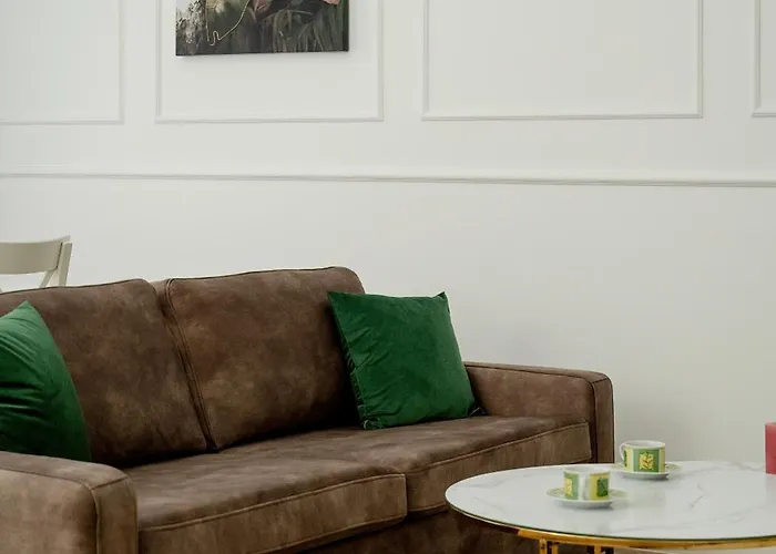 Apartment Jednosci Narodowej Stylowy By Renters