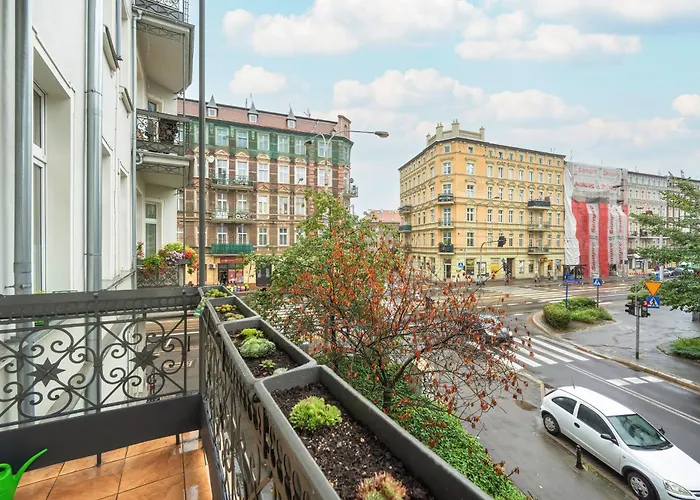 Apartment Jednosci Narodowej Stylowy By Renters *